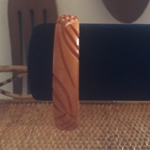 BAKELITE DEEPLY CARVED BRACELET